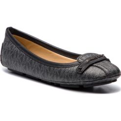 Baleriny MICHAEL MICHAEL KORS - Betty Moc Mini Mk Logo 40F8BTFR1B Black. Szare baleriny damskie marki MICHAEL Michael Kors, bez wzorów, ze skóry ekologicznej, bez obcasa. W wyprzedaży za 349,00 zł.