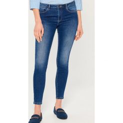 Jeansy skinny push up - Granatowy. Niebieskie rurki damskie Mohito, bez wzorów, z jeansu. Za 99,99 zł.