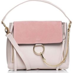 Pudrowa Elegancka Torba Listonoszka z Metalowym Łańcuszkiem. Szare listonoszki męskie Moe, bez wzorów, eleganckie, małe. Za 148,90 zł.