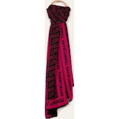 Tommy Jeans - Szalik. Czarne szaliki damskie Tommy Jeans, bez wzorów, z wiskozy. Za 219,90 zł.