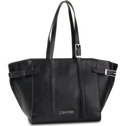 Torebka CALVIN KLEIN - Winged Med Shopper K60K606016 BDS. Czarne torby damskie na zakupy Calvin Klein, bez wzorów, ze skóry ekologicznej, klasyczne, bez dodatków. Za 699,00 zł.