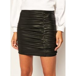 Spódnica skórzana Guess Eulalia W0YD87 WBG60. Czarne spódniczki damskie Guess, xl, z aplikacjami, mini. Za 329,00 zł.