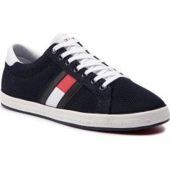 Sneakersy TOMMY HILFIGER - Essential Flag Detail Sneaker FM0FM02202 Midnight 403. Niebieskie półbuty damskie TOMMY HILFIGER, ze skóry ekologicznej. W wyprzedaży za 179,00 zł.