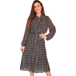 Sukienka ze wzorem. Sukienki damskie Far Far Fashion, Ryłko by Agnes&Paul, w paski, z tkaniny, ze stójką, bez rękawów, midi. W wyprzedaży za 199,95 zł.