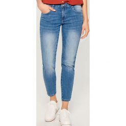 Jeansy skinny z haftem - Niebieski. Niebieskie jeansy damskie marki Mohito. Za 119,99 zł.