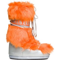 Buty MOON BOOT CL.PREMIUM POP FUR Pomarańczowy. Pomarańczowe śniegowce damskie marki Moon Boot, z kauczuku, bez zapięcia. W wyprzedaży za 606,00 zł.