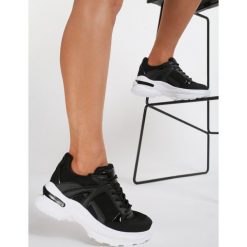Czarne Sneakersy Hainei. Czarne sneakersy damskie Renee, z jeansu. Za 99,99 zł.