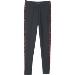 Legginsy z cekinami bonprix czarny. Czarne spodnie dziewczęce bonprix, bez wzorów. Za 54,99 zł.