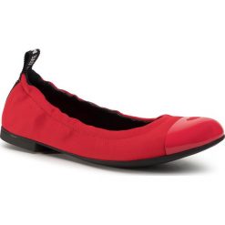 Baleriny LOVE MOSCHINO - JA11010G1AIHL500 Rosso. Czerwone baleriny damskie Love Moschino, bez wzorów, ze skóry, bez obcasa, bez zapięcia. W wyprzedaży za 479,00 zł.