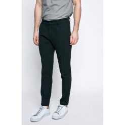 Only & Sons - Spodnie. Niebieskie spodnie męskie Only & Sons, na co dzień, bez wzorów, z poliesteru, casualowe. W wyprzedaży za 79,90 zł.