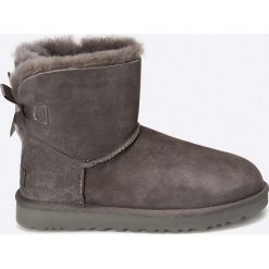 UGG - Buty Mini Bailey Bow II. Szare botki damskie na obcasie marki Ugg, z futra. Za 899,90 zł.
