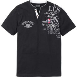 T-shirt z dekoltem henley i nadrukiem bonprix czarny. Czarne t-shirty męskie bonprix, s, z nadrukiem, bez kołnierzyka. Za 54,99 zł.