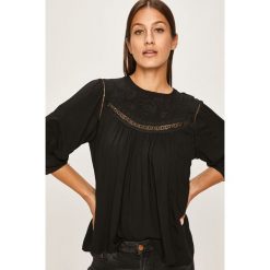 Answear - Bluzka. Czarne bluzki damskie ANSWEAR, s, z haftami, z bawełny, z okrągłym kołnierzem. W wyprzedaży za 79,90 zł.