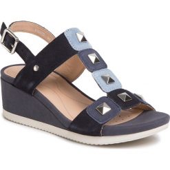 Sandały GEOX - D Ischia D D02GTD 00022 C4264 Navy/Blue. Niebieskie klapki damskie Geox, bez wzorów, ze skóry, bez obcasa, na koturnie. W wyprzedaży za 339,00 zł.