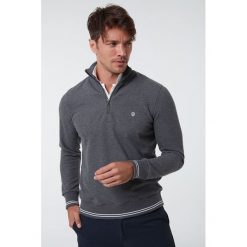 Bluza w kolorze antracytowym. Szare bluzy męskie Jimmy Sanders, xxl, bez wzorów, z bawełny, ze stójką, bez rękawów, bez kaptura. W wyprzedaży za 174,95 zł.