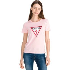 Guess Basic Koszulka Różowy Beżowy. Różowe koszulki damskie Guess, l, z nadrukiem, z bawełny, bez kołnierzyka. Za 130,95 zł.