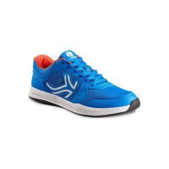 Buty tenisowe TS130 męskie na twardą nawierzchnię. Niebieskie buty sportowe męskie marki ARTENGO, z poliesteru, bez zapięcia, tenisowe. Za 84,99 zł.