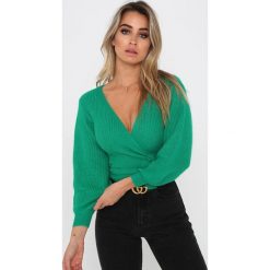 Sweter KRISTINA GREEN. Zielone bluzki damskie Sweter KRISTINA GREEN, uniwersalny, bez wzorów, bez kołnierzyka, bez rękawów. W wyprzedaży za 59,00 zł.