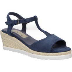 Sandały na koturnie Casu LS55710P. Szare sandały damskie Casu, bez wzorów, bez obcasa, na koturnie, bez zapięcia. Za 49,99 zł.