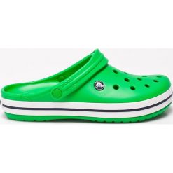 Crocs - Sandały. Zielone kapcie męskie Crocs, z materiału, z okrągłym noskiem, bez zapięcia. W wyprzedaży za 179,90 zł.