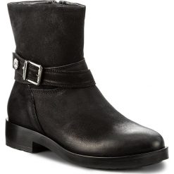 Botki TAMARIS - 1-25788-39 Black 001. Czarne botki damskie skórzane marki Tamaris. W wyprzedaży za 219,00 zł.