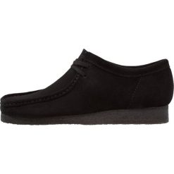 Clarks Originals WALLABEE Sznurowane obuwie sportowe black. Czarne buty sportowe damskie marki Clarks Originals, bez wzorów, ze skóry, sportowe. Za 629,00 zł.