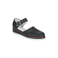 Derby Regard RIXAMU V1 NAPPA BLANC. Czarne półbuty damskie marki Regard, bez wzorów, bez obcasa, bez zapięcia. Za 609,00 zł.