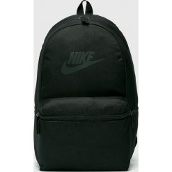 Nike Sportswear - Plecak. Czarne plecaki męskie marki Nike Sportswear, z poliesteru. W wyprzedaży za 99,90 zł.
