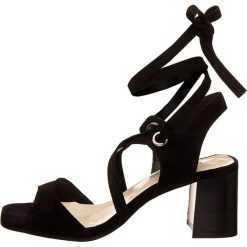 Skórzane sandały w kolorze czarnym. Sandały damskie Marc O'Polo Shoes. W wyprzedaży za 315,95 zł.