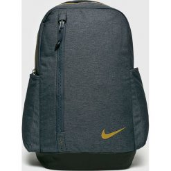 Nike - Plecak. Szare plecaki męskie marki Nike, w paski, z poliesteru. W wyprzedaży za 159,90 zł.