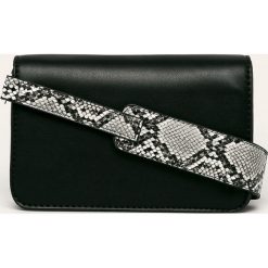 Vero Moda - Torebka. Czarne listonoszki damskie Vero Moda, w paski, z poliesteru, na ramię, małe, bez dodatków. W wyprzedaży za 79,90 zł.