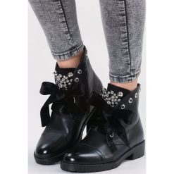 Czarne Matowe Botki Stolen Kiss. Czarne botki damskie Renee, bez obcasa, na płaskiej podeszwie, bez zapięcia. Za 149,99 zł.