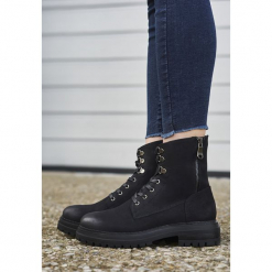 Czarne Traperki The New Breed. Czarne buty zimowe damskie Born2be, na niskim obcasie. Za 99,99 zł.