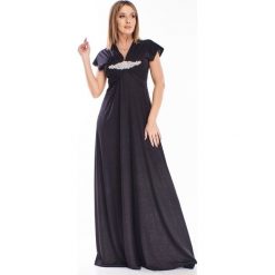 Brokatowa sukienka maxi z biżuteryjną ozdobą na biuście czarny. Czarne sukienki damskie N/A, z aplikacjami, z elastanu, bez kołnierzyka, bez rękawów, maxi. Za 435,47 zł.