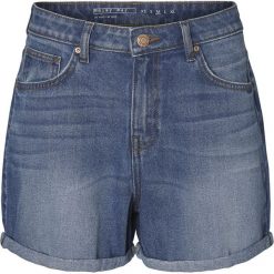 Noisy May Be Liv Straight Denim Short Krótkie spodenki damskie niebieski. Niebieskie szorty damskie Noisy May, z denimu. Za 42,90 zł.