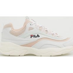 Fila - Buty Ray Low. Białe buty sportowe damskie Fila, bez wzorów, ze skóry, sportowe. W wyprzedaży za 239,90 zł.
