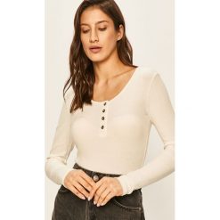 Answear - Longsleeve. Białe bluzki damskie ANSWEAR, s, bez wzorów, z elastanu, casualowe, z okrągłym kołnierzem, z długim rękawem. Za 59,90 zł.