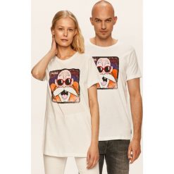 Capslab - T-shirt x Dragon Ball Z. Białe bluzki damskie CapsLab, s, z nadrukiem, z bawełny, casualowe, z okrągłym kołnierzem. W wyprzedaży za 99,90 zł.