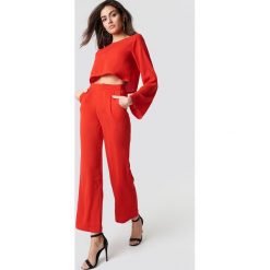 Hannalicious x NA-KD Spodnie garniturowe z wysokim stanem - Red. Czerwone spodnie z wysokim stanem marki Hannalicious x NA-KD, z tkaniny. Za 161,95 zł.