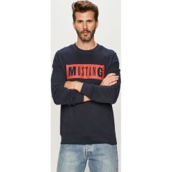 Mustang - Bluza. Niebieskie bluzy męskie Mustang, s, z nadrukiem, z bawełny, z okrągłym kołnierzem, bez rękawów, bez kaptura. Za 199,90 zł.