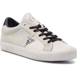 Sneakersy GUESS - Statement FM6STA SUE12 WHITE. Szare sneakersy męskie Guess, na co dzień, z aplikacjami, z zamszu, bez zapięcia. Za 399,00 zł.