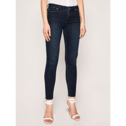 Jeansy Skinny Fit Lee Scarlett L526RKIN. Niebieskie jeansy damskie Lee, l, bez wzorów, z elastanu. W wyprzedaży za 219,00 zł.