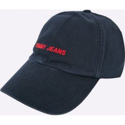 Tommy Jeans - Czapka. Niebieskie czapki damskie marki Tommy Jeans, z bawełny. W wyprzedaży za 99,90 zł.
