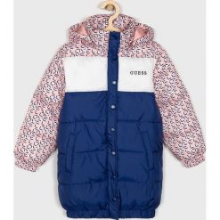 Guess Jeans - Kurtka. Kurtki dziewczęce Guess Jeans, z aplikacjami, z poliesteru, długie, z kapturem. Za 469,90 zł.