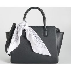 Torba city bag z apaszką - Czarny. Czarne apaszki damskie marki Sinsay, bez wzorów. Za 79,99 zł.