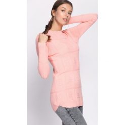 Jasnoróżowy Sweter Well-Lit. Szare swetry klasyczne damskie marki Born2be, l, ze stójką. Za 49,99 zł.