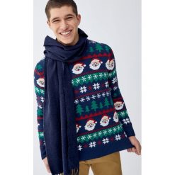Granatowy świąteczny sweter ze Świętym Mikołajem. Zielone swetry męskie Pull&Bear, m, bez wzorów, wizytowe, bez kołnierzyka, bez kaptura. Za 109,00 zł.