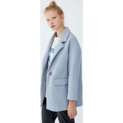Płaszcz typu kokon z guzikiem. Szare płaszcze damskie Pull&Bear. Za 199,00 zł.