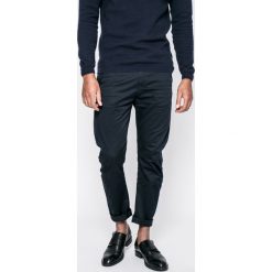 G-Star Raw - Spodnie. Czarne spodnie męskie marki G-Star RAW, na co dzień, bez wzorów, z bawełny, retro. W wyprzedaży za 269,90 zł.