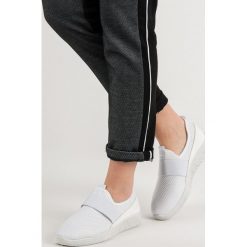 WSUWANE BUTY SPORTOWE. Buty sportowe damskie Merg, bez wzorów, sportowe. Za 79,90 zł.